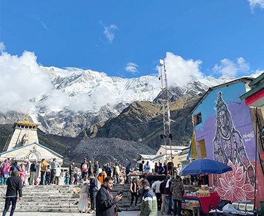 Pune's Artist Nilesh's Wall Art Becomes Center of Attraction At Kedarnath