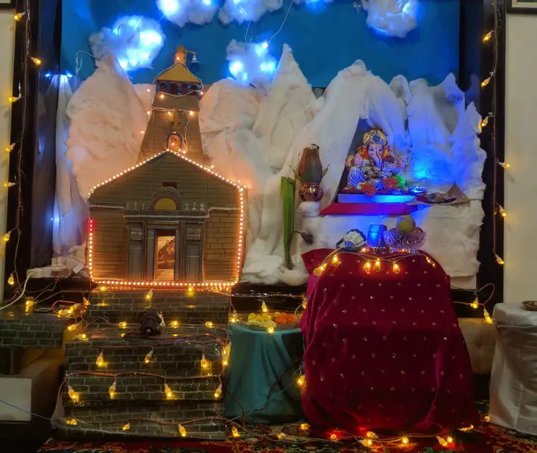 Kedarnath Trek-Inspired Ganpati Décor at Mansi Yeola