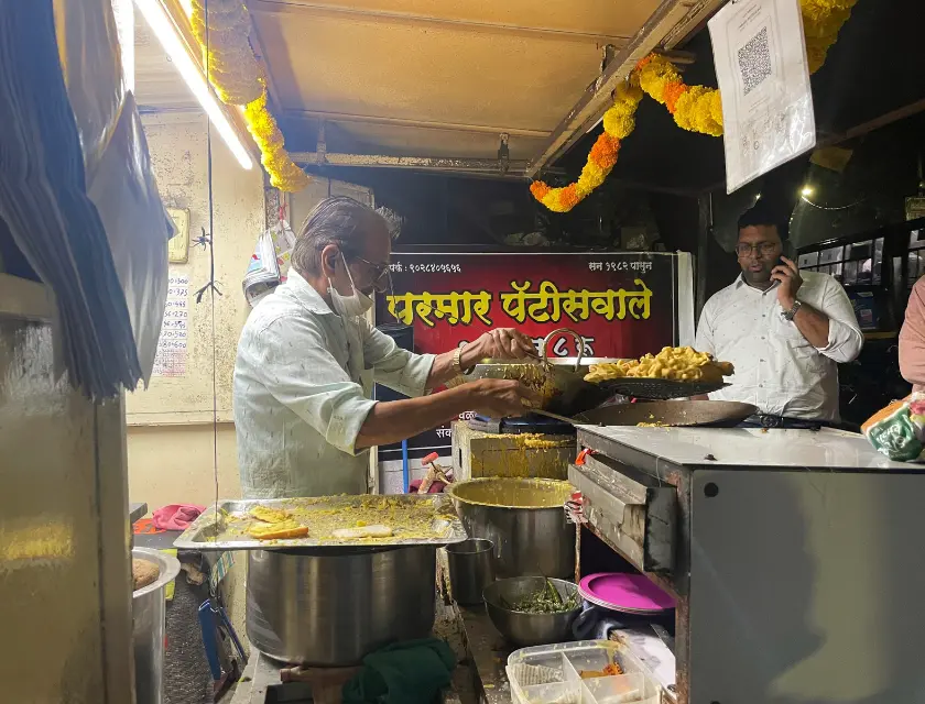 Parmar Kaka's savoury fried pav pattice at just Rs. 8!