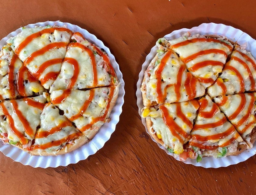 This Legendary cart on MG road sells 800 pizzas daily!