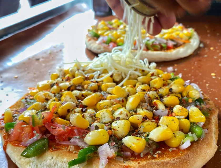 This Legendary cart on MG road sells 800 pizzas daily!