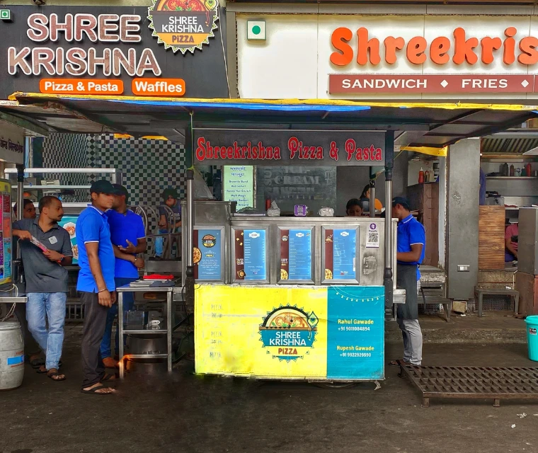 This Legendary cart on MG road sells 800 pizzas daily!