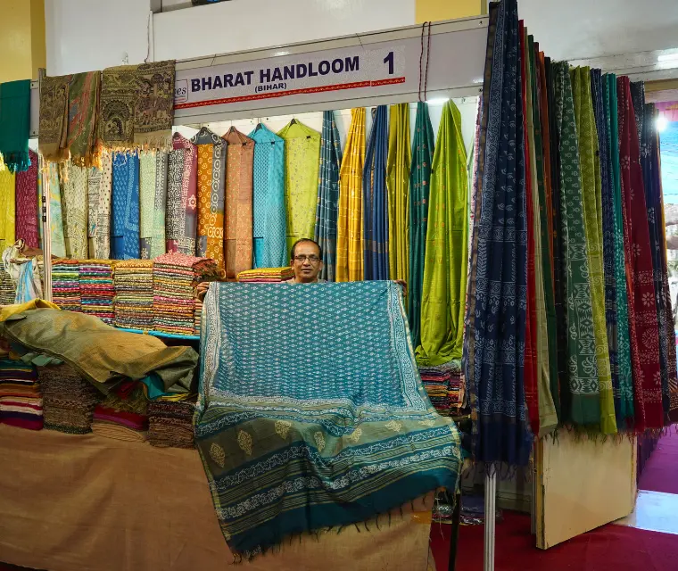 Punekars, visit this exhibit of 70+ handloom weavers!