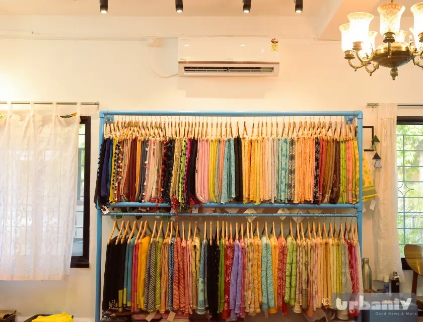Pune's only shop that sells rare chikankari sarees!