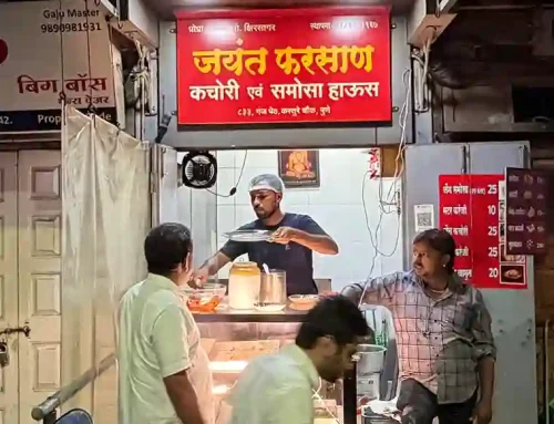 We found the only place in Pune serving Jain samosas!
