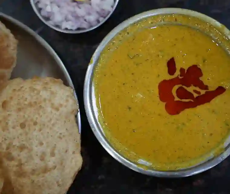 Vateshwar Bhuvan: Pune’s Legendary Spot for Matar Usal Puri!