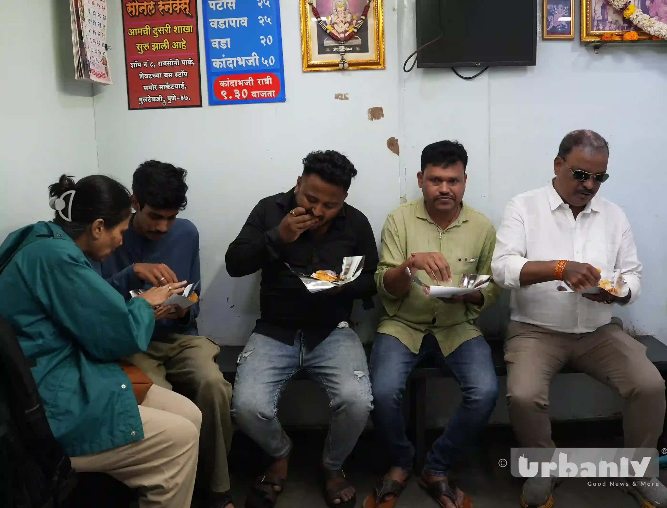 Sonal Snacks in Guruwar Peth- Pune's OG Bread Pattice!