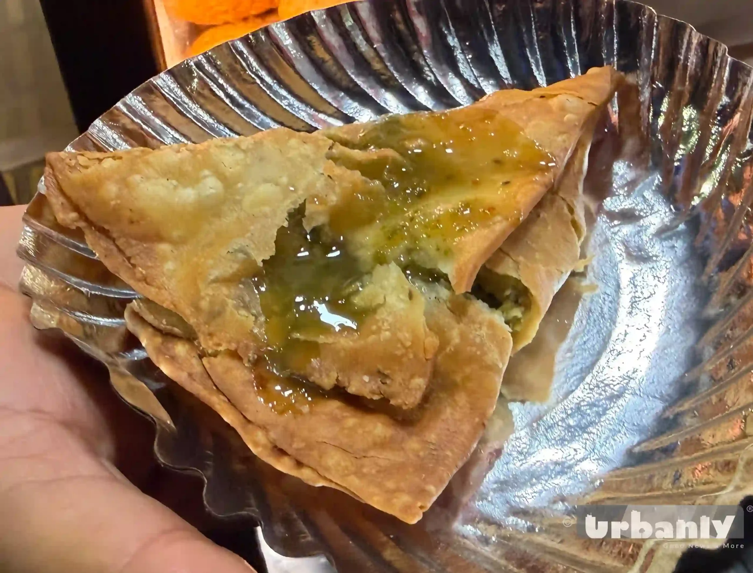 We found the only place in Pune serving Jain samosas!