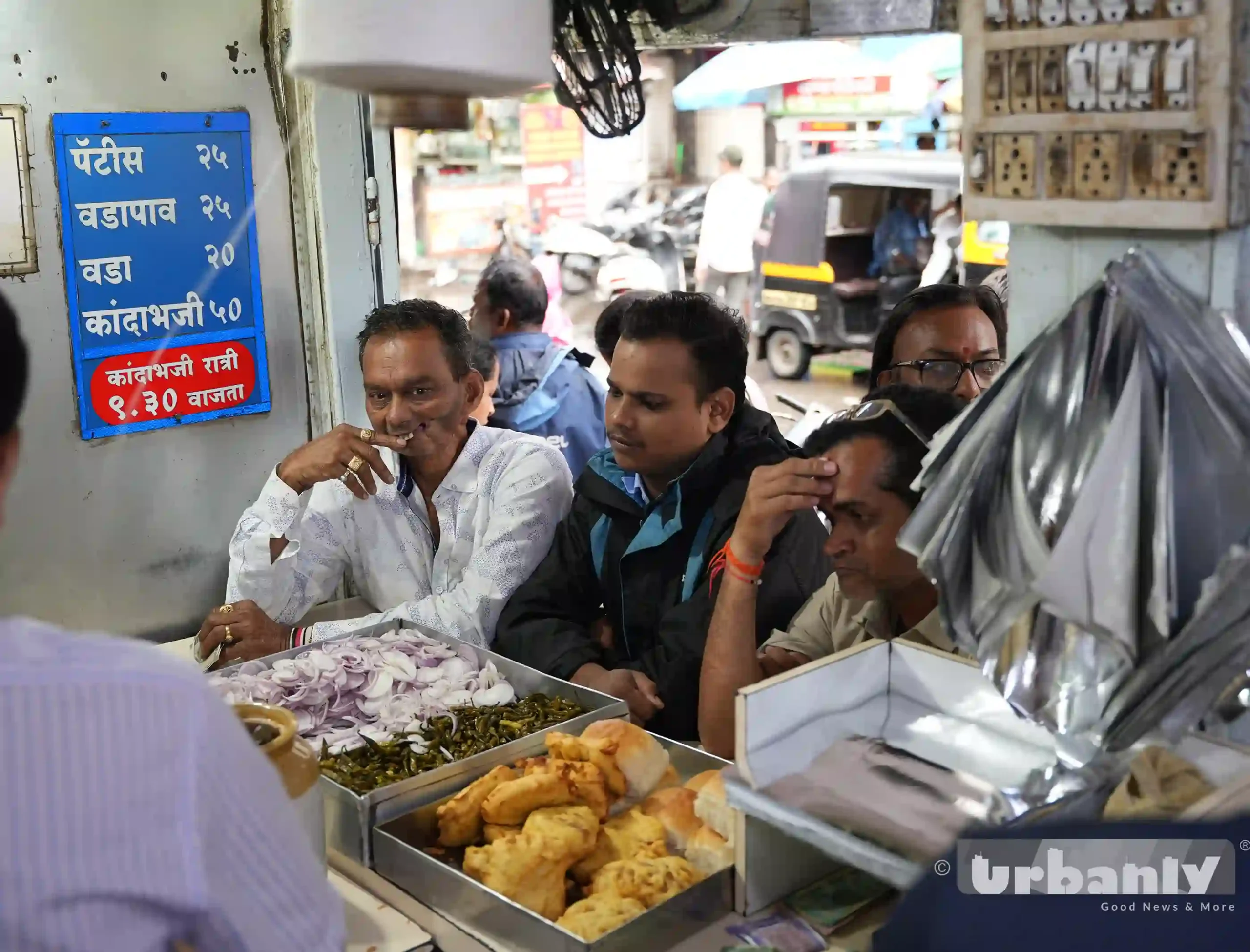 Sonal Snacks in Guruwar Peth- Pune's OG Bread Pattice!