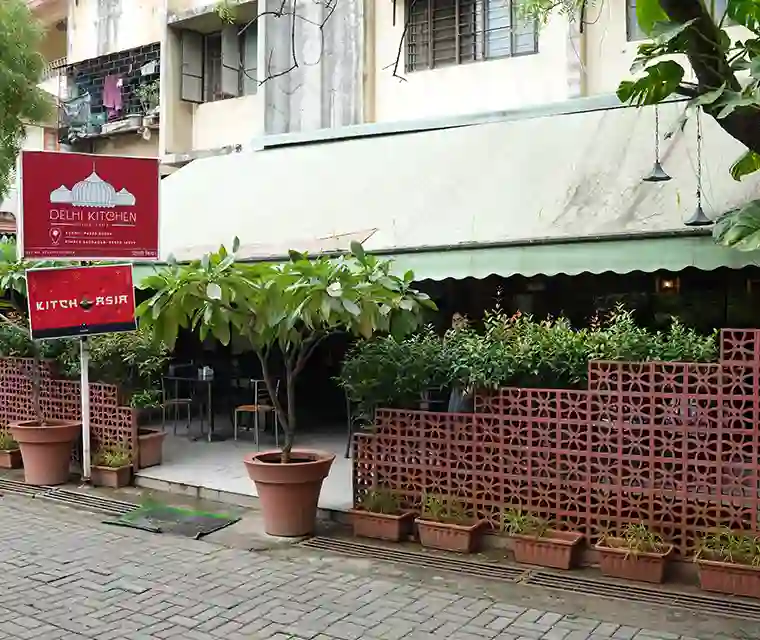 Pune's 27 yr old hidden gem in Aundh serves Delhi butter chicken!