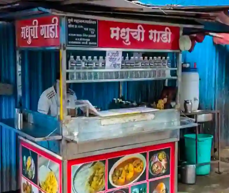 Madhuchi Gadi- Pune's 50 year old legacy food cart on Tilak Road!