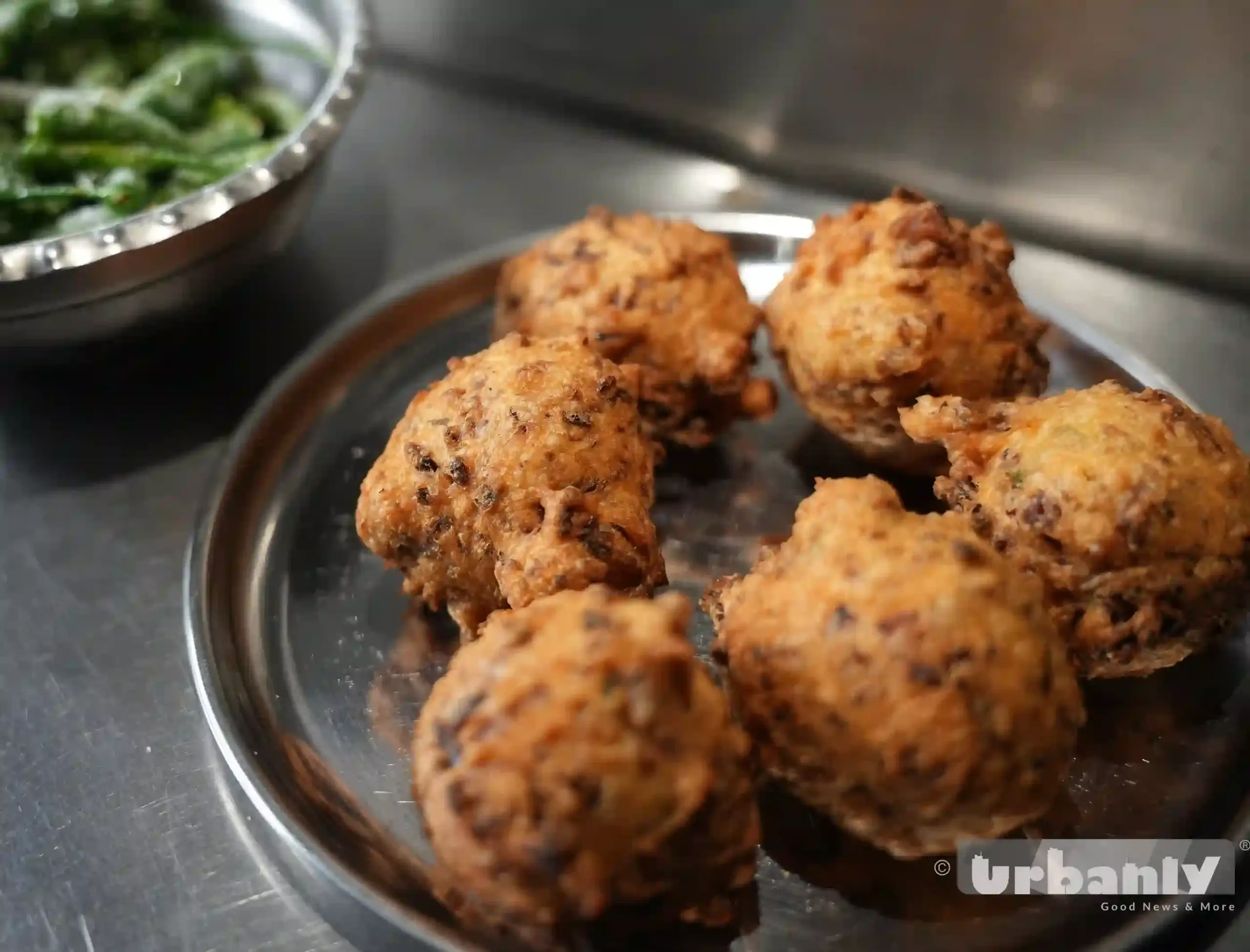Madhuchi Gadi- Pune's 50 year old legacy food cart on Tilak Road!